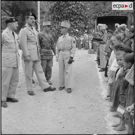 Hammam Melouane. Visite de généraux.