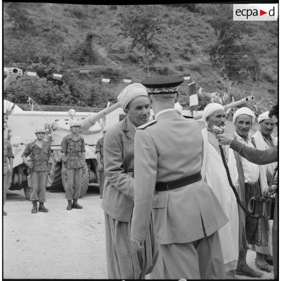 Hammam Melouane. Cérémonie militaire.