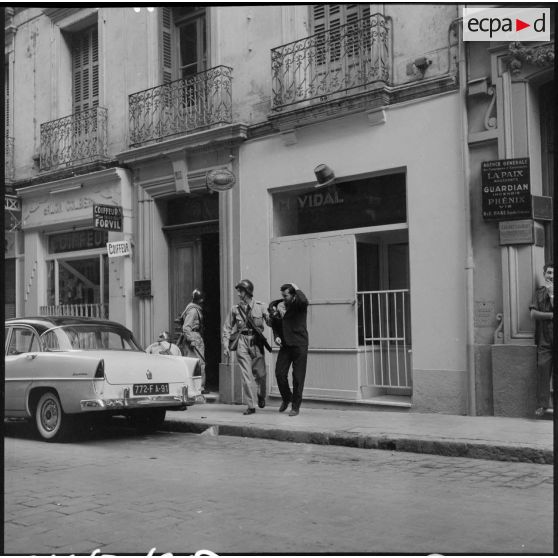 Alger. Arrestation de manifestants.