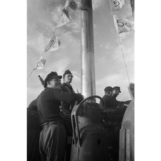 Retour à Saint-Nazaire du sous-marin U-553 commandé par le capitaine de corvette Karl Thurmann.