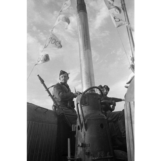 Retour à Saint-Nazaire du sous-marin U-553 commandé par le capitaine de corvette Karl Thurmann.
