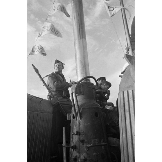 Retour à Saint-Nazaire du sous-marin U-553 commandé par le capitaine de corvette Karl Thurmann.