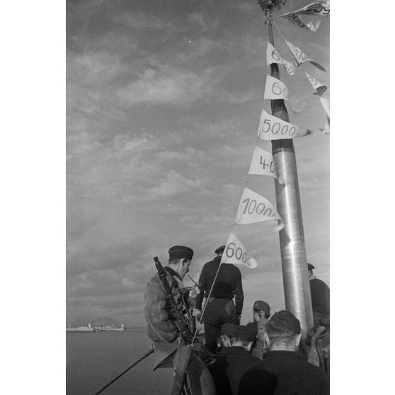 Retour à Saint-Nazaire du sous-marin U-553 commandé par le capitaine de corvette Karl Thurmann.