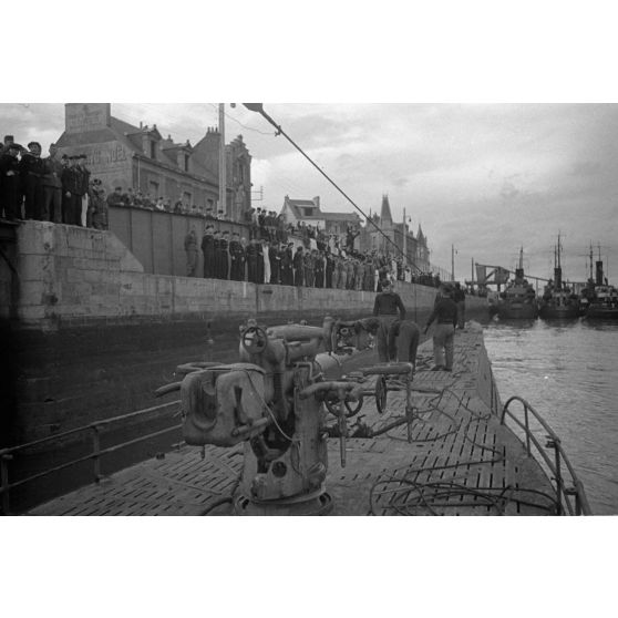 Retour à Saint-Nazaire du sous-marin U-553 commandé par le capitaine de corvette Karl Thurmann.