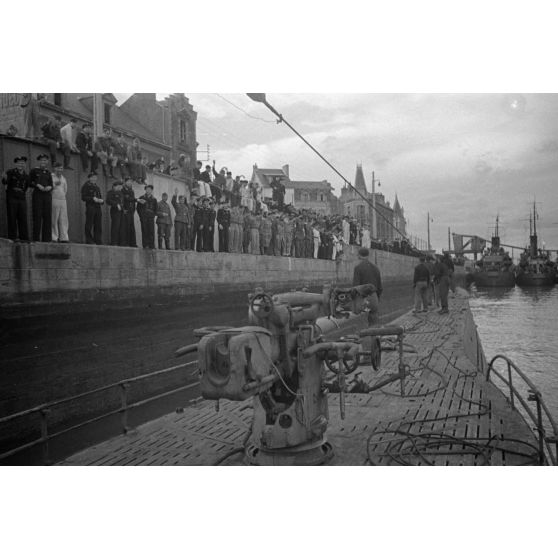 Retour à Saint-Nazaire du sous-marin U-553 commandé par le capitaine de corvette Karl Thurmann.