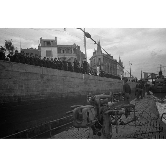 Retour à Saint-Nazaire du sous-marin U-553 commandé par le capitaine de corvette Karl Thurmann.
