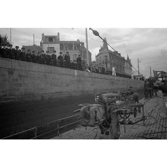 Retour à Saint-Nazaire du sous-marin U-553 commandé par le capitaine de corvette Karl Thurmann.
