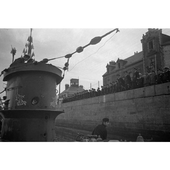 Retour à Saint-Nazaire du sous-marin U-553 commandé par le capitaine de corvette Karl Thurmann.