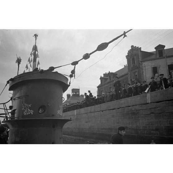 Retour à Saint-Nazaire du sous-marin U-553 commandé par le capitaine de corvette Karl Thurmann.