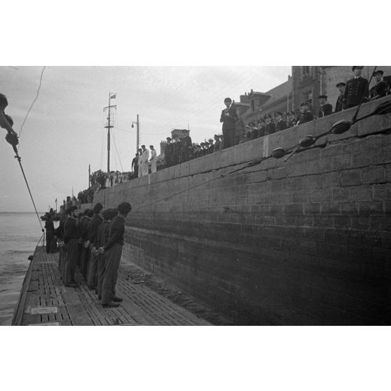 Retour à Saint-Nazaire du sous-marin U-553 commandé par le capitaine de corvette Karl Thurmann.