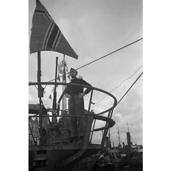 Retour à Saint-Nazaire du sous-marin U-553 commandé par le capitaine de corvette Karl Thurmann.