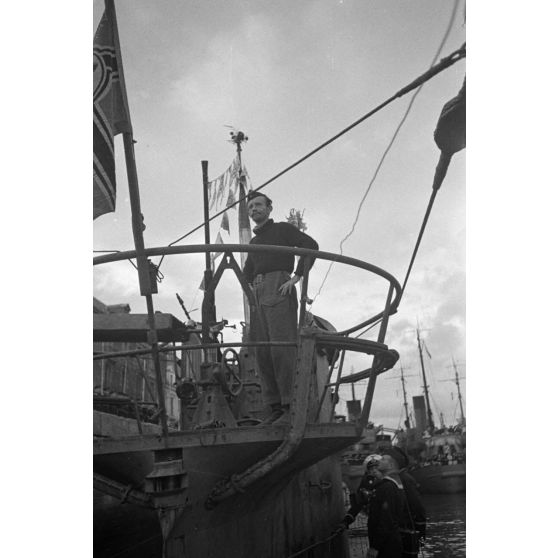Retour à Saint-Nazaire du sous-marin U-553 commandé par le capitaine de corvette Karl Thurmann.