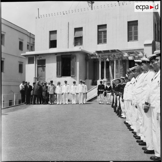 Cérémonie à l'amirauté d'Alger.