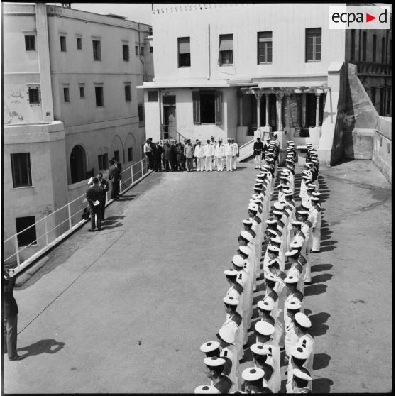 Cérémonie à l'amirauté d'Alger.
