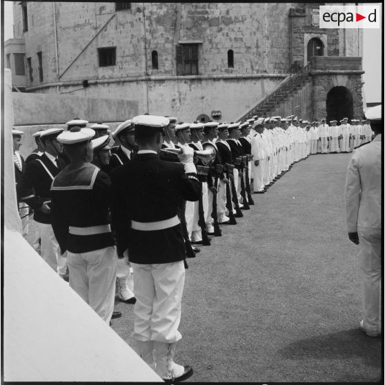 Cérémonie à l'amirauté d'Alger.