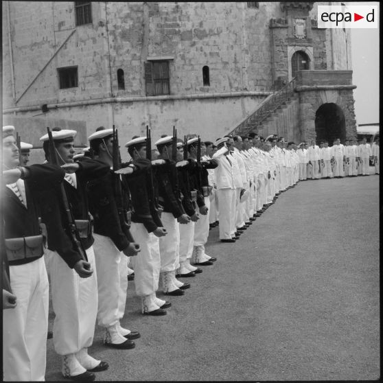 Cérémonie à l'amirauté d'Alger.