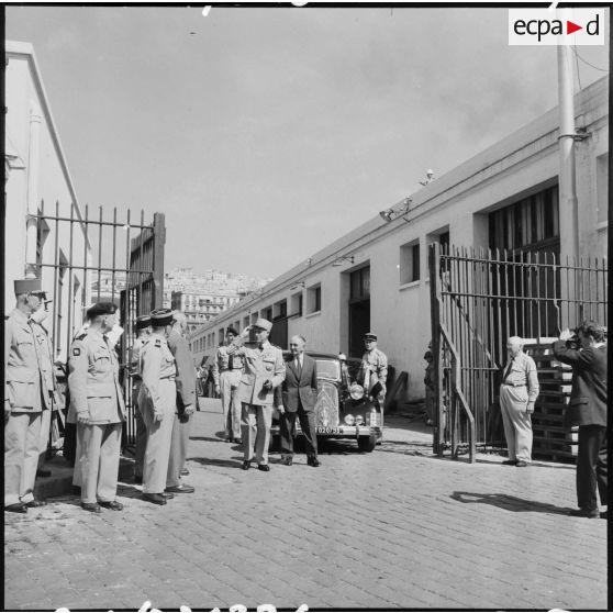 Alger. Commémoration du 13e anniversaire du débarquement à l'île d'Elbe.