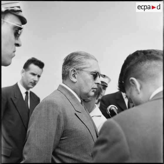 Bône. Interview du secrétaire d'Etat aux forces armées Air Henri Laforest.