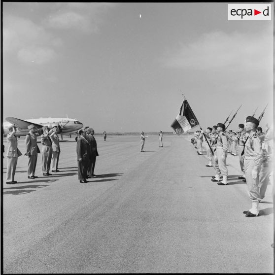 Aérodrome de Bône. Cérémonie militaire.