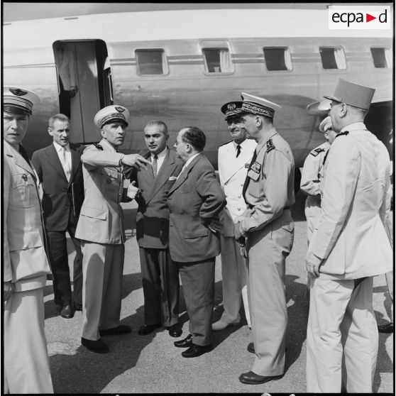 Aérodrome de Bône. Accueil des secrétaires d'Etat.