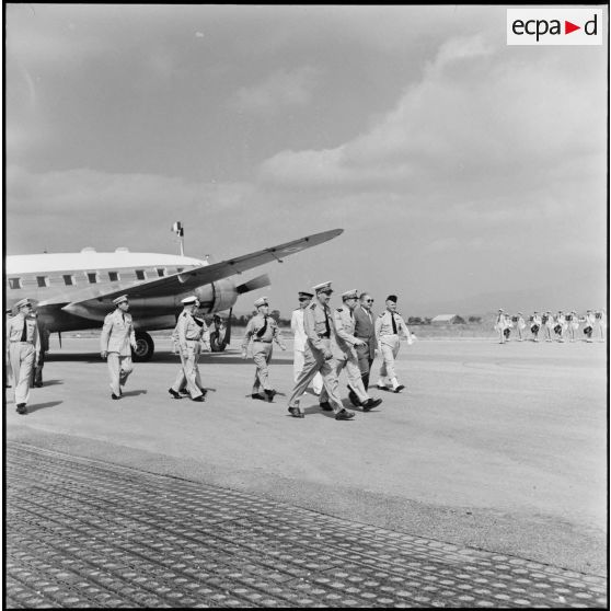Aérodrome de Bône. Accueil des secrétaires d'Etat.
