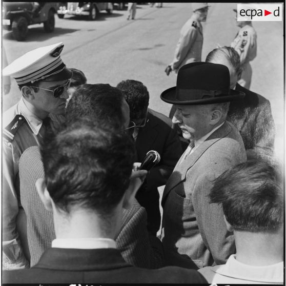 Aérodrome de Bône. Interview du ministre de la défense nationale André Morice.