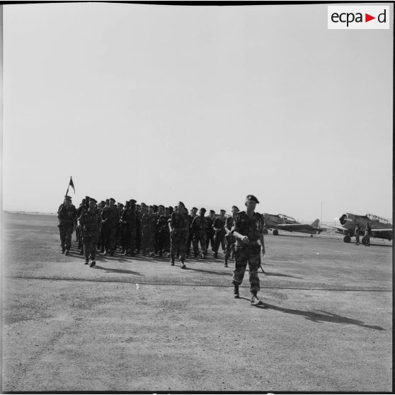 Cérémonie militaire à l'aéroport de la Senia