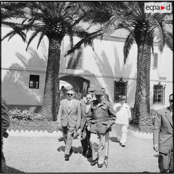 Poste de commandement d'Oran. Sortie des autorités.