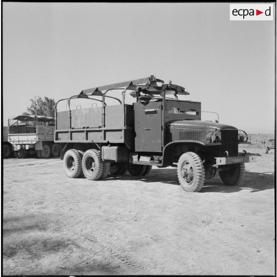 Camion GMC 6x6 blindé.