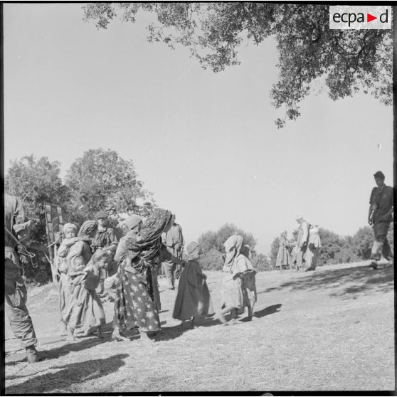 Assistance sociale et médicale au douar de Beni Choumerane.