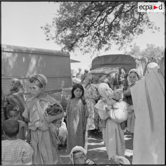 Assistance sociale et médicale au douar de Beni Choumerane.