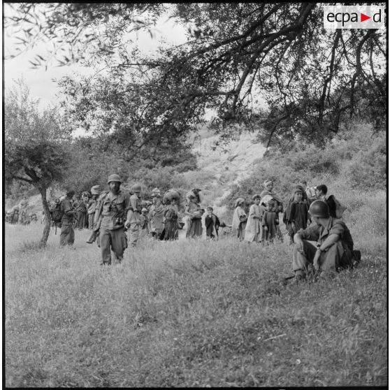 Région de Catinat. Opération de regroupement de la population.