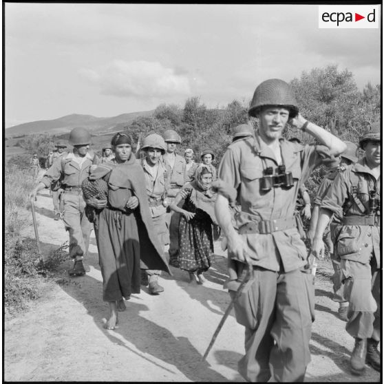 Région de Catinat. Opération de rassemblement de la population.