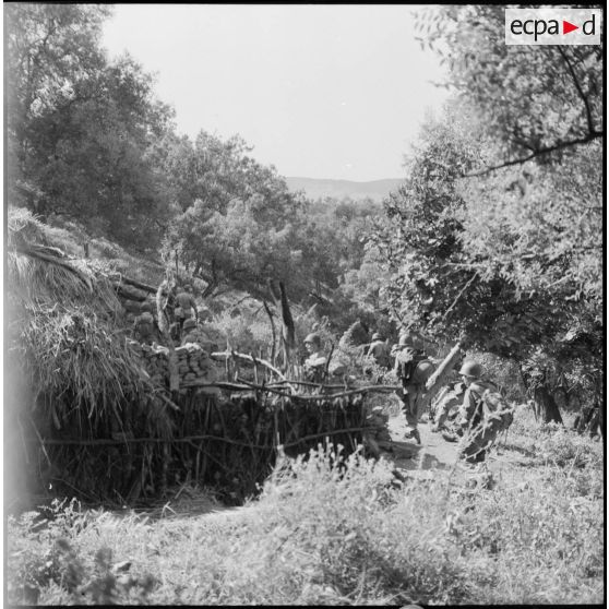 Région de Catinat. Des militaires fouillent la zone.