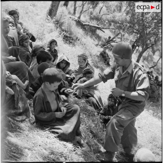 Région de Catinat. Opération de regroupement de la population.