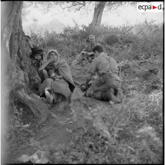 Région de Catinat. Opération de regroupement de la population.