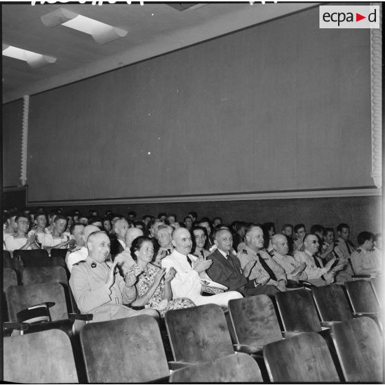 Cap Matifou. Spectacle au centre de repos de l'armée de l'Air.