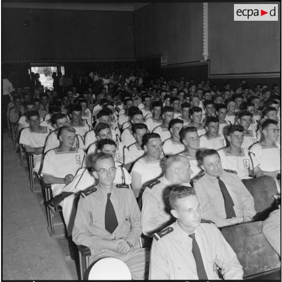 Cap Matifou. Spectacle au centre de repos de l'armée de l'Air.