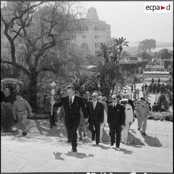 Cérémonie à Alger.