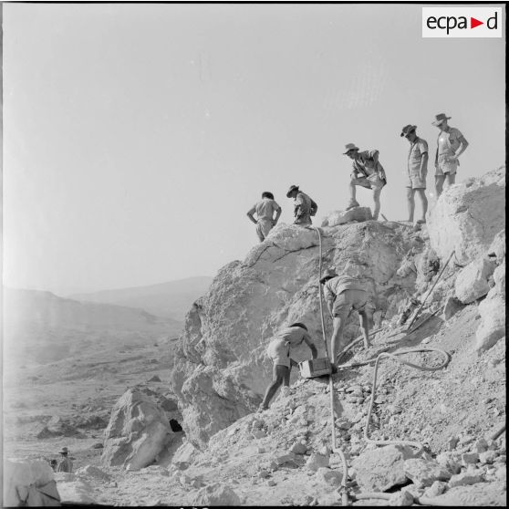 Le travail du génie dans le massif de l'Aurès Nemencha.