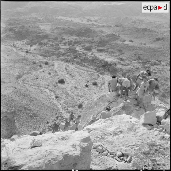 Le travail du génie dans le massif de l'Aurès Nemencha.