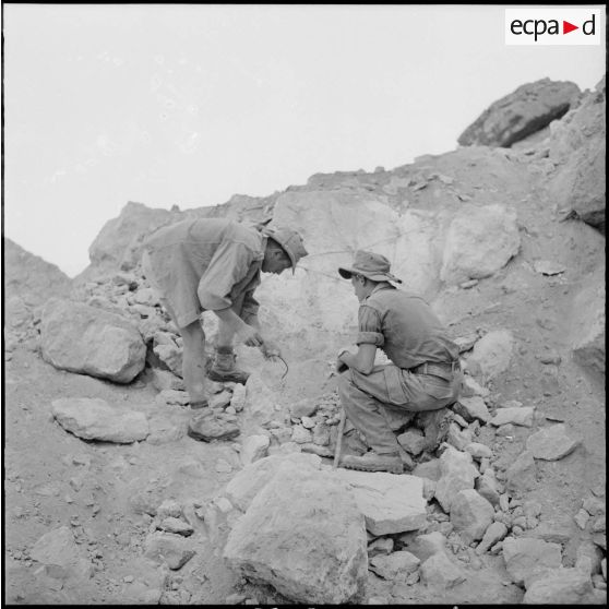 Le travail du génie dans le massif de l'Aurès Nemencha.
