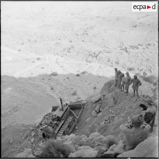 Le travail du génie dans le massif de l'Aurès Nemencha.