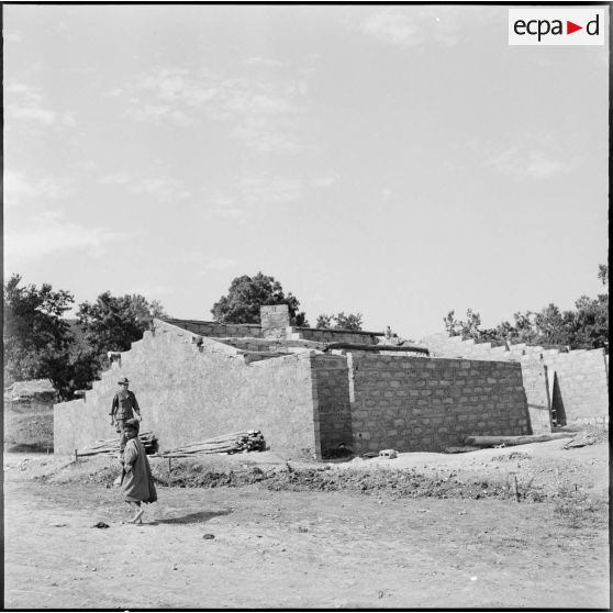 Construction d'habitations dans la région de Zarouria.