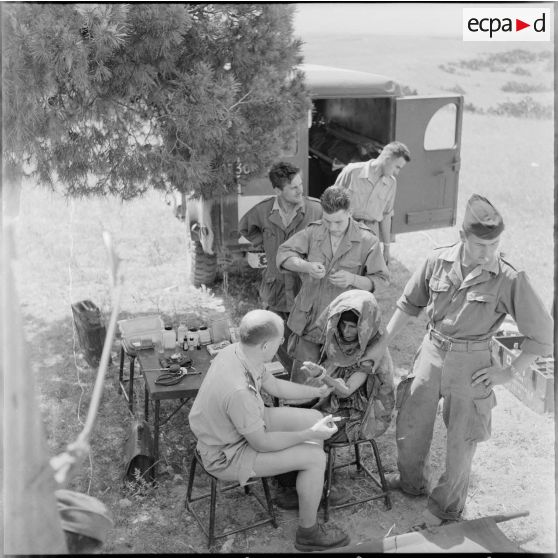 Assistance médicale auprès de la population dans la région de Souk Ahras.