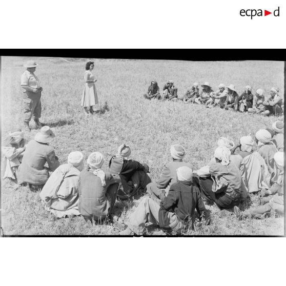 Région de Souk Ahras : réunion de paysans.