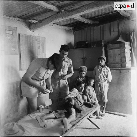 Aide médicale à la frontière algéro-tunisienne.