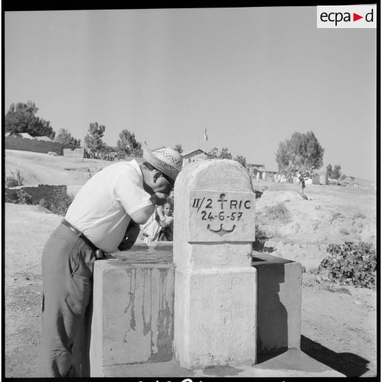 Région de Lamartine. La fontaine du poste du 2e régiment d'infanterie coloniale (RIC).