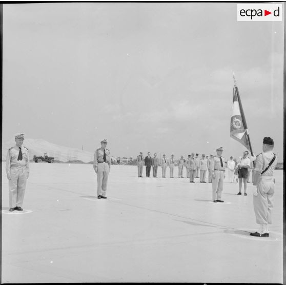 Cérémonie militaire sur la base aérienne de Maison-Blanche.