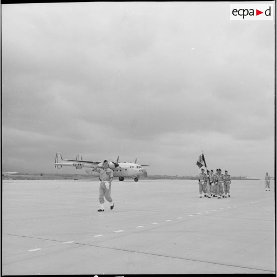Cérémonie militaire sur la base aérienne de Maison-Blanche.